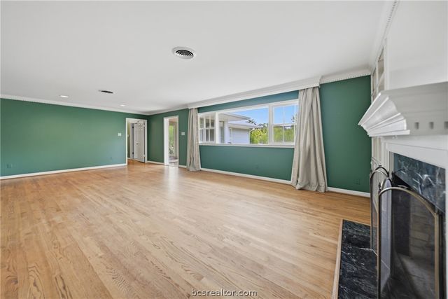308 Brookside Drive E, Bryan, TX 77801