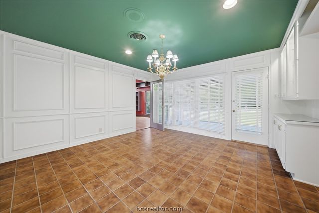 308 Brookside Drive E, Bryan, TX 77801
