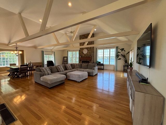 155 Ousamequin Pnes, East Bridgewater, MA 02333