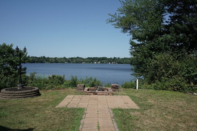 155 Ousamequin Pnes, East Bridgewater, MA 02333