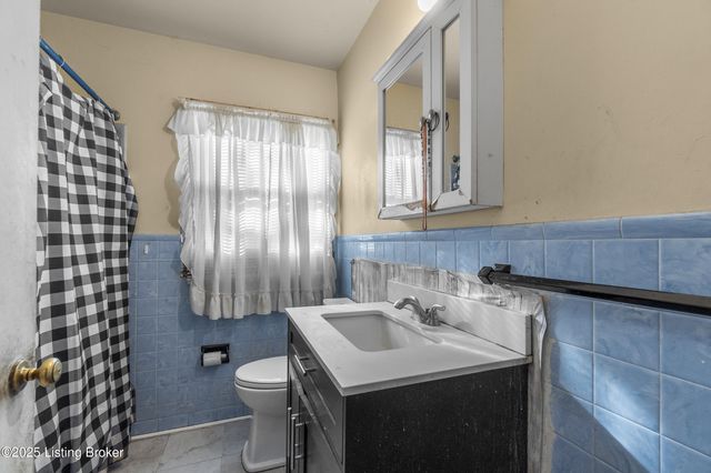 325 E Southside Ct, Louisville, KY 40214