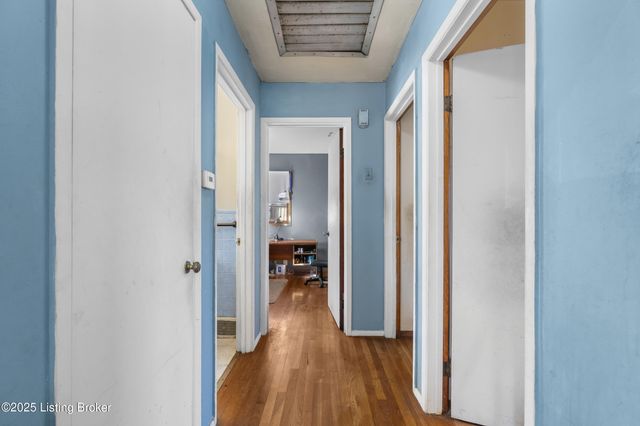 325 E Southside Ct, Louisville, KY 40214