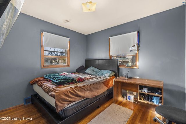 325 E Southside Ct, Louisville, KY 40214