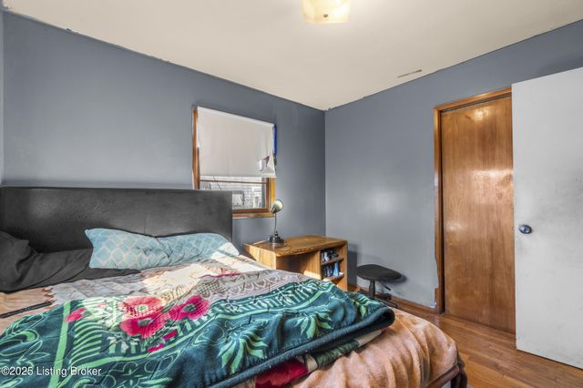 325 E Southside Ct, Louisville, KY 40214