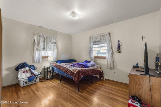 325 E Southside Ct, Louisville, KY 40214