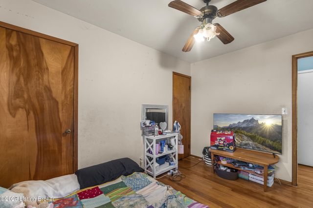 325 E Southside Ct, Louisville, KY 40214