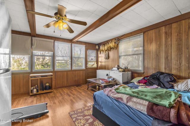 325 E Southside Ct, Louisville, KY 40214