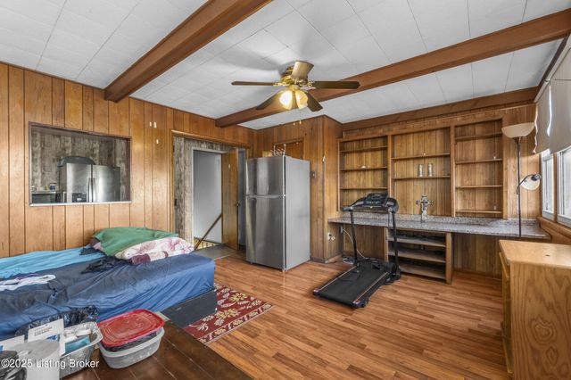 325 E Southside Ct, Louisville, KY 40214