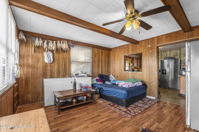 325 E Southside Ct, Louisville, KY 40214