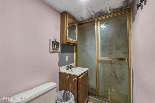 325 E Southside Ct, Louisville, KY 40214