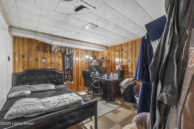 325 E Southside Ct, Louisville, KY 40214