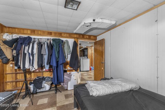 325 E Southside Ct, Louisville, KY 40214