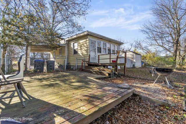 325 E Southside Ct, Louisville, KY 40214