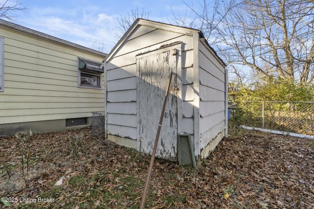 325 E Southside Ct, Louisville, KY 40214