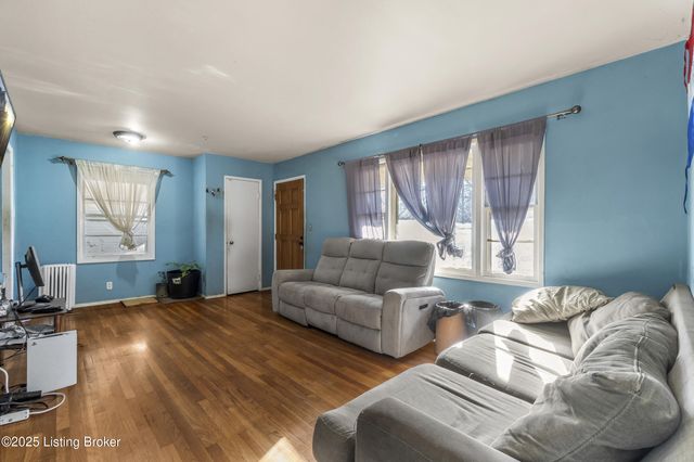 325 E Southside Ct, Louisville, KY 40214