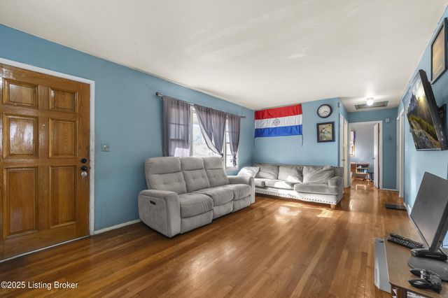 325 E Southside Ct, Louisville, KY 40214