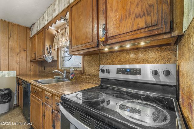 325 E Southside Ct, Louisville, KY 40214