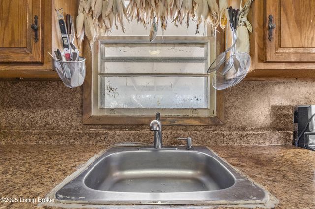 325 E Southside Ct, Louisville, KY 40214