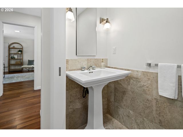 2710 Sw MAPLE Ln, Portland, OR 97225