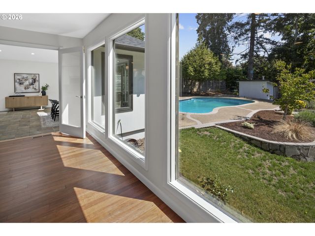 2710 Sw MAPLE Ln, Portland, OR 97225