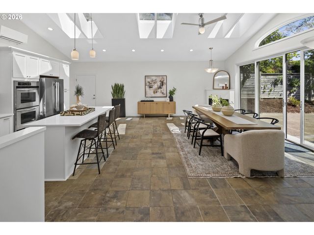 2710 Sw MAPLE Ln, Portland, OR 97225