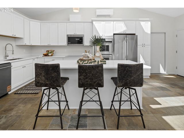 2710 Sw MAPLE Ln, Portland, OR 97225