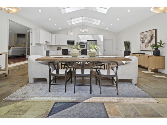 2710 Sw MAPLE Ln, Portland, OR 97225