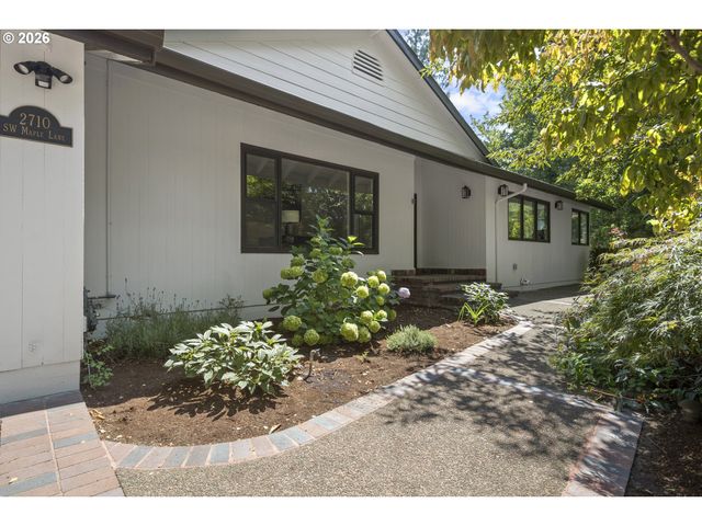2710 Sw MAPLE Ln, Portland, OR 97225