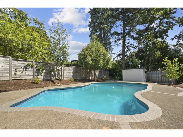2710 Sw MAPLE Ln, Portland, OR 97225