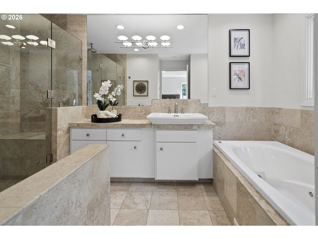 2710 Sw MAPLE Ln, Portland, OR 97225
