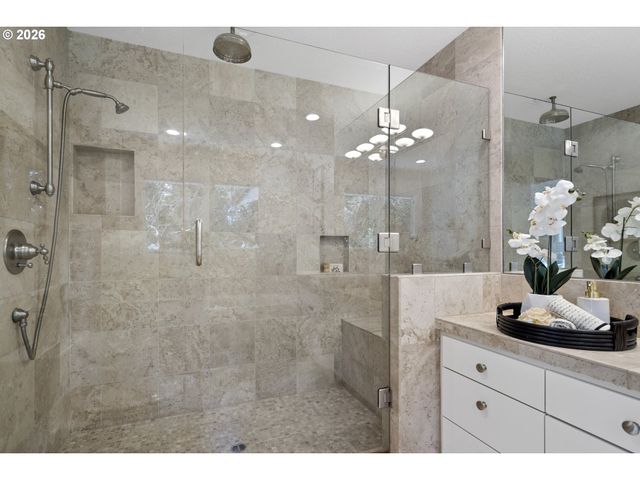 2710 Sw MAPLE Ln, Portland, OR 97225