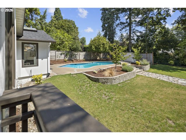 2710 Sw MAPLE Ln, Portland, OR 97225