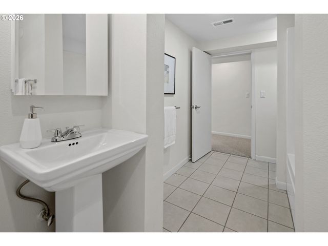 2710 Sw MAPLE Ln, Portland, OR 97225