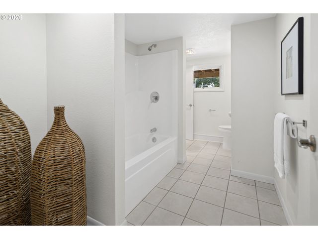 2710 Sw MAPLE Ln, Portland, OR 97225