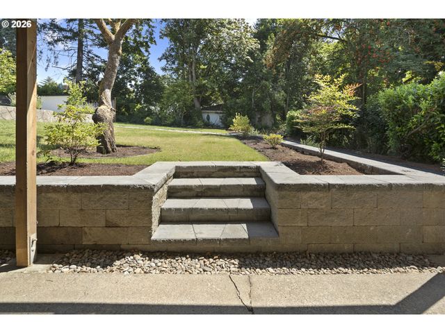 2710 Sw MAPLE Ln, Portland, OR 97225
