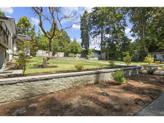 2710 Sw MAPLE Ln, Portland, OR 97225
