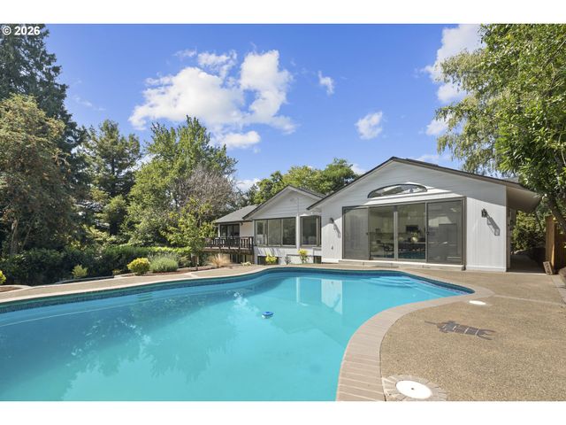 2710 Sw MAPLE Ln, Portland, OR 97225
