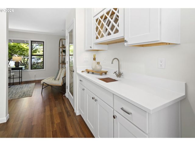 2710 Sw MAPLE Ln, Portland, OR 97225