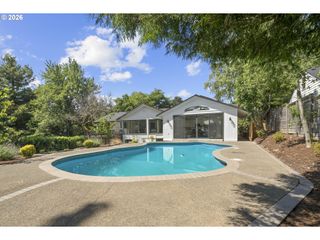 2710 Sw MAPLE Ln, Portland, OR 97225