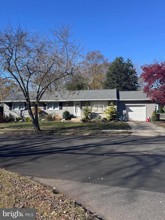 12 COLWICK DR, Somers Point, NJ 08244