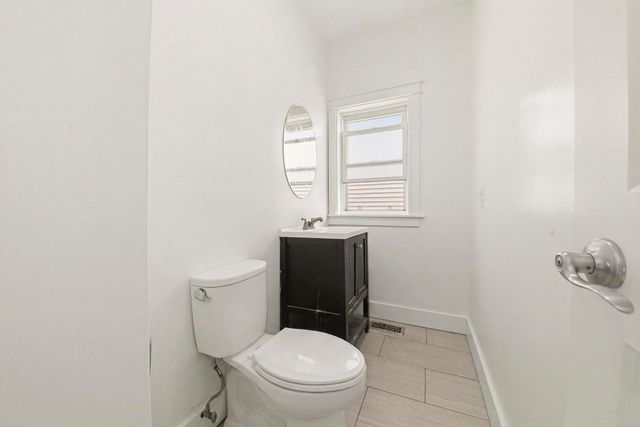 2446 W PENSACOLA Avenue, Chicago, IL 60618