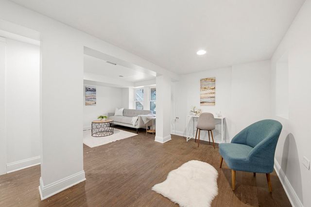 2446 W PENSACOLA Avenue, Chicago, IL 60618