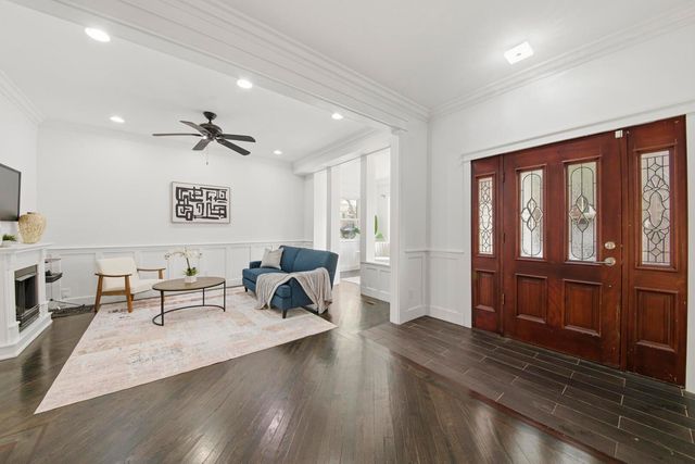 2446 W PENSACOLA Avenue, Chicago, IL 60618