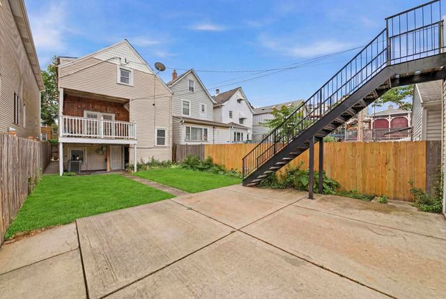 2446 W PENSACOLA Avenue, Chicago, IL 60618