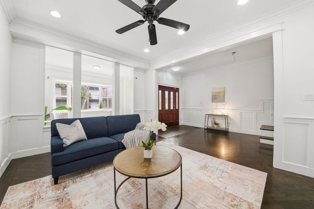 2446 W PENSACOLA Avenue, Chicago, IL 60618