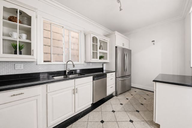2446 W PENSACOLA Avenue, Chicago, IL 60618