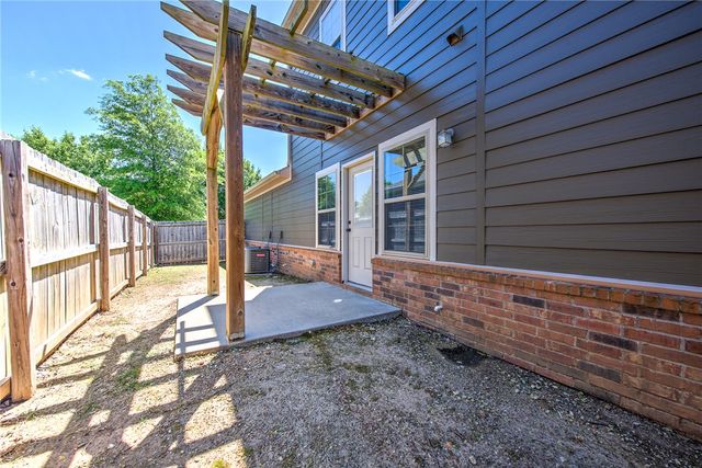714 N Wordsworth Lane, Fayetteville, AR 72704