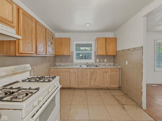 1418 Congress Avenue, Indianapolis, IN 46208