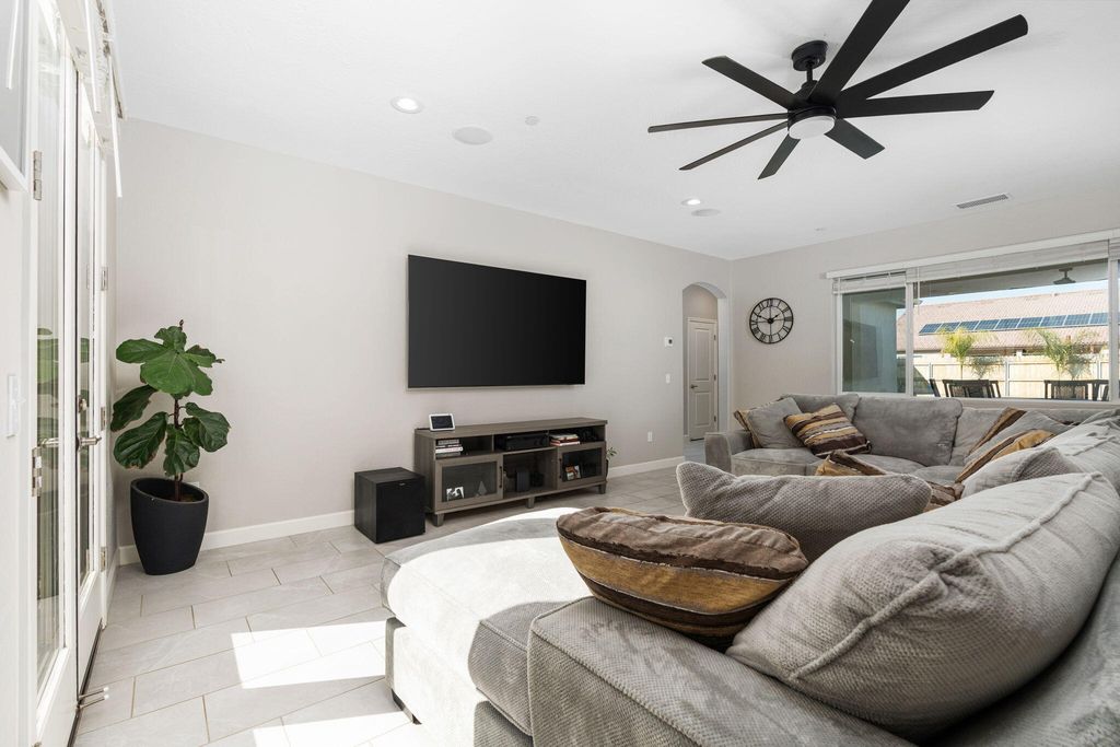 Image 10 of property listing at 2124 Cortner Street, Hanford, CA 93230