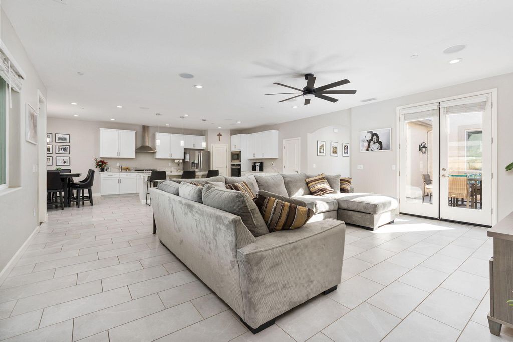 Image 11 of property listing at 2124 Cortner Street, Hanford, CA 93230